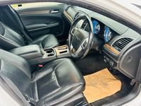 Used Chrysler 300C Executive 236 HP (173 kW) 2012 White Sedan