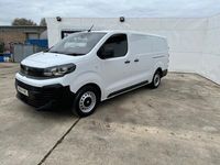 Second-hand Vauxhall Vivaro 145 CP (106 kW) 2024 Alb Monovolum