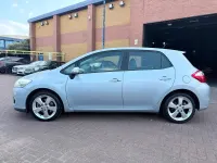 Used Toyota Auris Hybrid 136 HP (100 kW) 2010 Blue Hatchback