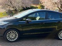 Begagnad Ford Fiesta Titanium 2014 Svart Halvkombi
