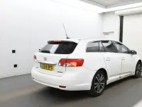 Usado Toyota Avensis 124 CV (91 kW) 2014 Blanco Familiar