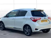 Used Toyota Yaris 101 HP (74 kW) 2018 White Hatchback