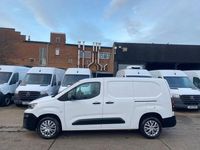 Gebraucht Peugeot Partner Premium 100 PS (73 kW) 2022 Weiß Van / Kleinbus