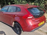 Used Volvo V40 Momentum 190 HP (139 kW) 2017 Red Estate