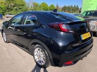 Begagnad Honda Civic S 100 HK (73 kW) 2015 Svart Halvkombi