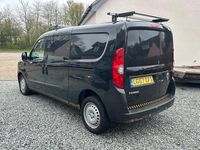 Second-hand Vauxhall Combo 105 CP (77 kW) 2017 Negru Monovolum