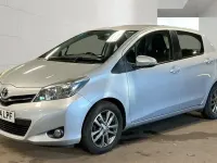 Used Toyota Yaris Multidrive S 99 HP (72 kW) 2014 Silver Hatchback