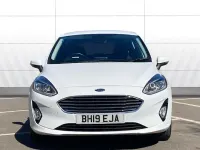 Usado Ford Fiesta Zetec 86 HP (63 kW) 2019 Branco Citadino
