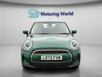 Usado Mini Cooper Classic 136 HP (100 kW) 2022 Verde Citadino