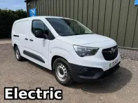 Used Vauxhall Combo 100 kW (136 HP) 2025 White MPV