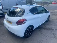 Used Peugeot 208 Allure 82 HP (60 kW) 2015 White Hatchback