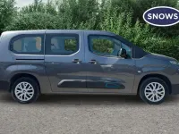Usado Citroën e-Berlingo Feel 100 kW (136 CV) 2023 Gris Monovolumen