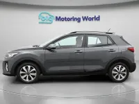 Usado Kia Stonic 99 HP (72 kW) 2023 Cinzento SUV