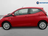 Used Toyota Aygo X-play 72 HP (52 kW) 2021 Red Hatchback