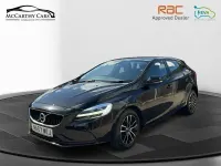 Begagnad Volvo V40 Momentum 122 HK (89 kW) 2017 Svart Halvkombi