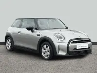Usado Mini Cooper Classic 134 HP (98 kW) 2023 Prateado Citadino