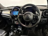 Begagnad Mini Cooper S Exclusive 188 HK (138 kW) 2023 Röd Halvkombi