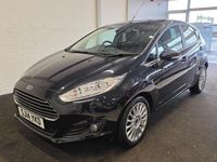 Begagnad Ford Fiesta Titanium 2014 Svart Halvkombi