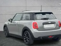 Usado Mini Cooper Hatch 134 CV (98 kW) 2017 Gris Utilitario