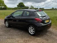Used Peugeot 208 Active 68 HP (50 kW) 2015 Black Hatchback