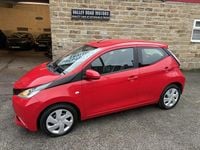 Used Toyota Aygo X-play 68 HP (50 kW) 2016 Red Hatchback