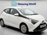 Used Toyota Aygo X-play 72 HP (52 kW) 2019 White Hatchback