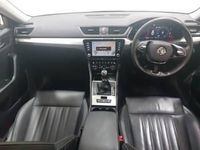 Usado Skoda Superb SE Technology 150 CV (110 kW) 2023 Negro Utilitario