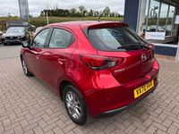 Begagnad Mazda 2 75 HK (55 kW) 2020 Röd Halvkombi
