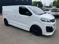 Second-hand Vauxhall Vivaro S 180 CP (132 kW) 2024 Alb Monovolum