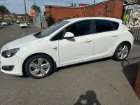Used Vauxhall Astra SRi 115 HP (84 kW) 2013 White Hatchback