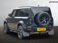 Used Land Rover Defender HSE Dynamic 350 HP (257 kW) 2025 Santorini black Estate