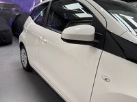 Used Toyota Aygo X-play 72 HP (52 kW) 2019 White Hatchback