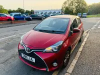 Used Toyota Yaris 99 HP (72 kW) 2015 Red Hatchback