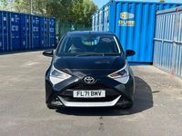 Usado Toyota Aygo X-play 2021 Negro Utilitario