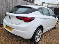 Used Vauxhall Astra SRi 110 HP (80 kW) 2017 White Hatchback