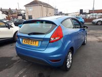 Usado Ford Fiesta Zetec 95 HP (69 kW) 2010 Azul Citadino