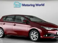 Used Toyota Auris Hybrid 136 HP (100 kW) 2018 Red Hatchback