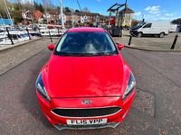 Used Ford Focus Zetec 125 HP (91 kW) 2015 Red Hatchback