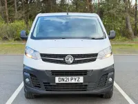 Używany Vauxhall Vivaro S 100 KM (73 kW) 2021 Biały Minivan