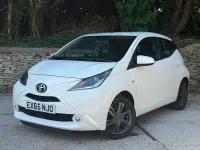 Used Toyota Aygo x-press 69 HP (50 kW) 2015 White Hatchback