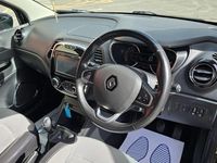 Usado Renault Captur Dynamique 90 HP (66 kW) 2016 Preto SUV