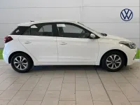 Używany Hyundai i20 SE 84 KM (61 kW) 2020 Biały Hatchback