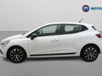 Used Renault Clio Evolution 90 HP (66 kW) 2023 White Hatchback