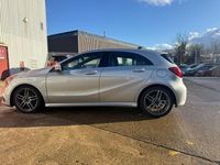 Begagnad Mercedes A180 AMG line 2018 Silver Halvkombi