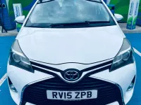 Used Toyota Yaris 99 HP (72 kW) 2015 White Hatchback