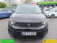 Begagnad Peugeot Partner 102 HK (75 kW) 2023 Svart Minibuss