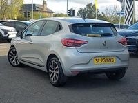 Używany Renault Clio V Evolution 90 KM (66 kW) 2023 Srebrny Hatchback