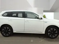 Used Mitsubishi Outlander P-HEV 2017 White SUV