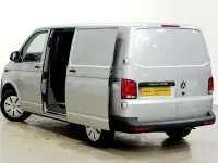 Usado VW Transporter Startline 150 HP (110 kW) 2022 Prateado Van