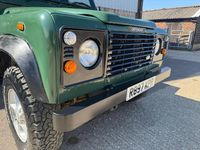 Usado Land Rover Defender 90 HP (66 kW) 1997 Verde